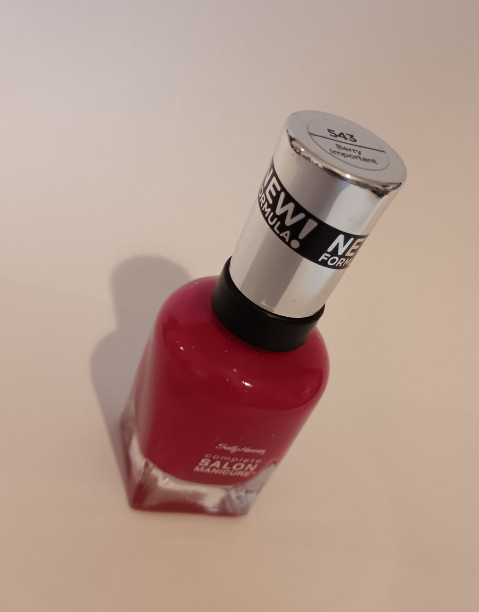 OPI Salon Manicure -kynsilakka 543 Berry Important