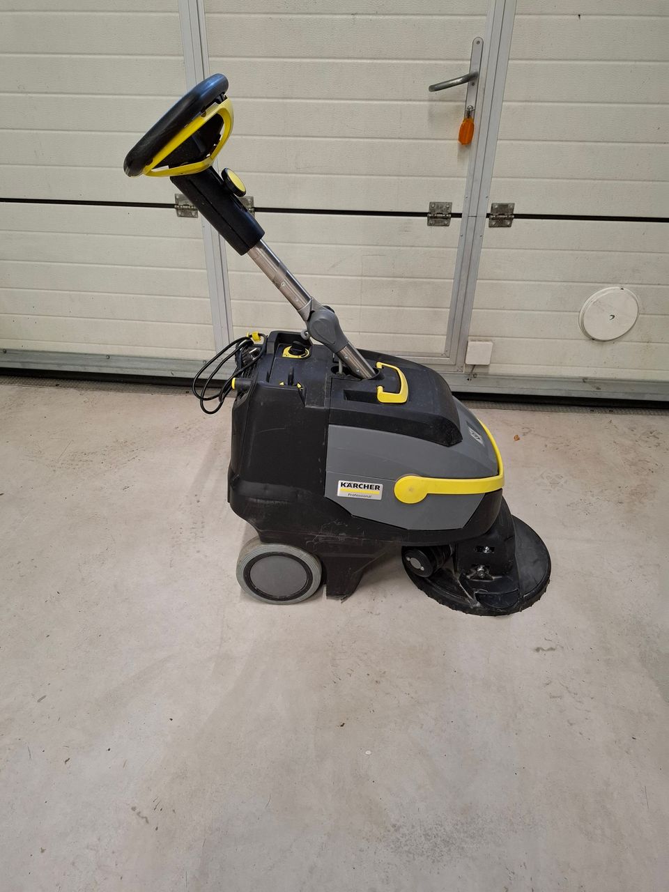 Kärcher Professional BD 38/12 C lattianhoitokone