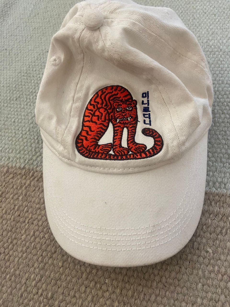 Mini Rodini Tiger soft cap offwhite