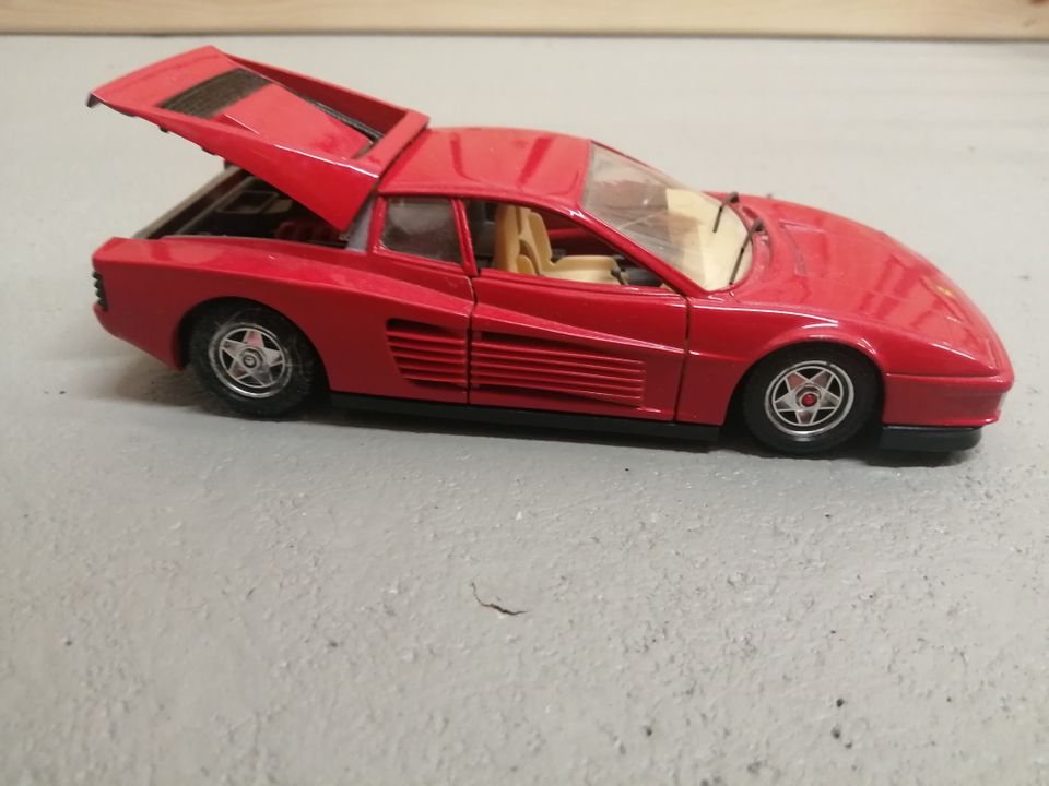 bburago 1/18 ferrari testarossa 1984