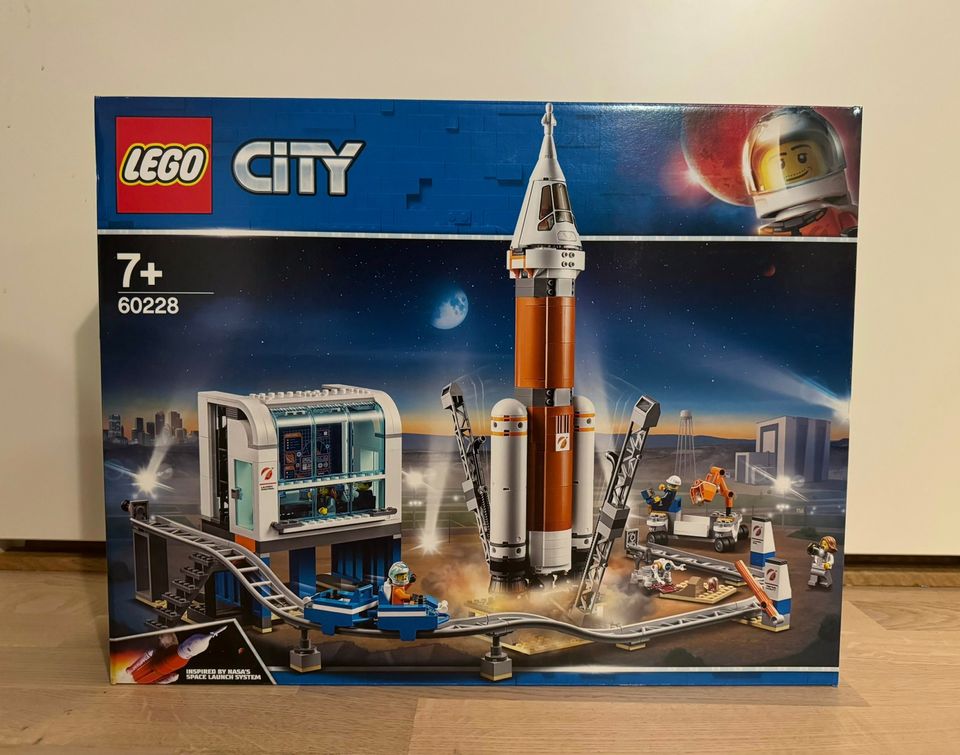 Lego 60228 City Deep Space Rocket and Launch Control