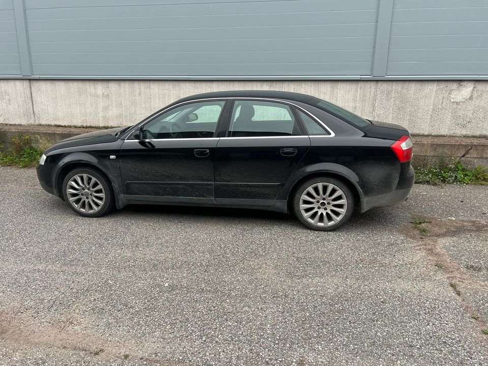 Audi A4 2004 varaosia