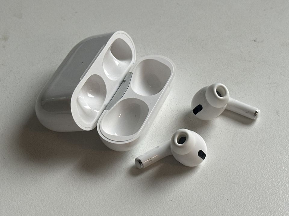 ALE AirPods Pro Wireless case - TAKUU 6kk kuin uusi