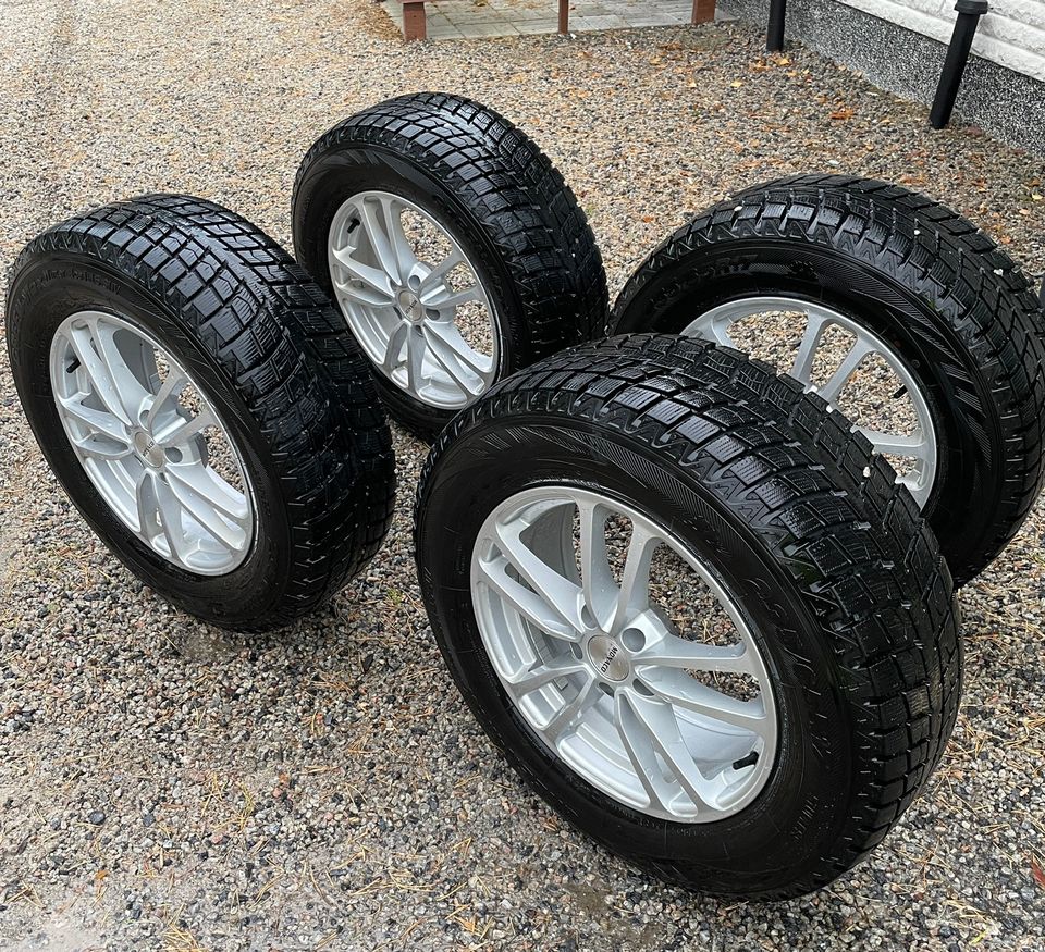 235/65R17 Kitkarenkaat pari kk ajetuilla 5X114.3 vanteilla