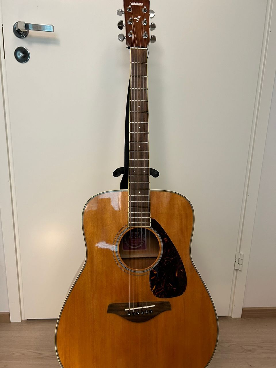 VUOKRATAAN: Yamaha FG-720s akustinen kitara