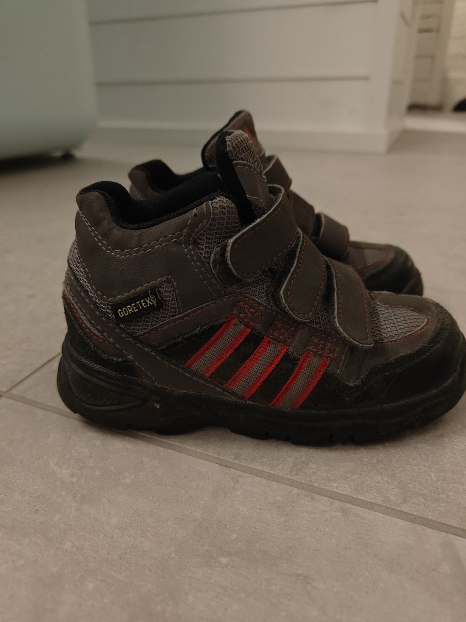 Adidas core-tex välikausikengät