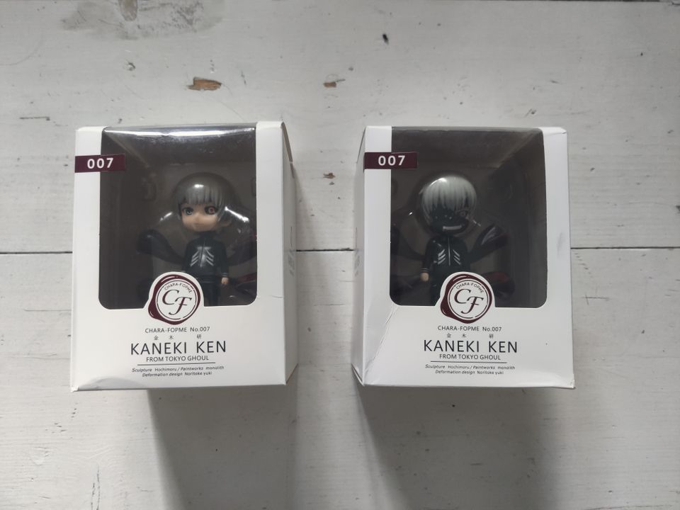 Kaksi Ken Kaneki figuuria (Tokyo Ghoul)