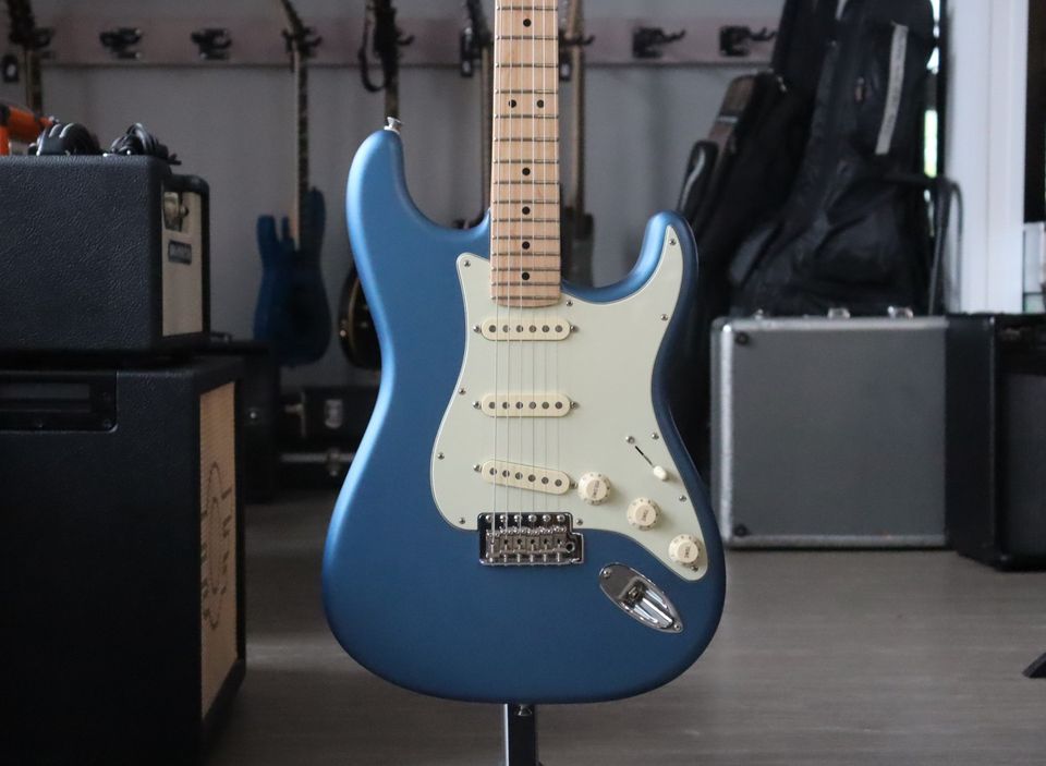 Fender American Performer Stratocaster 2019 + kova laukku