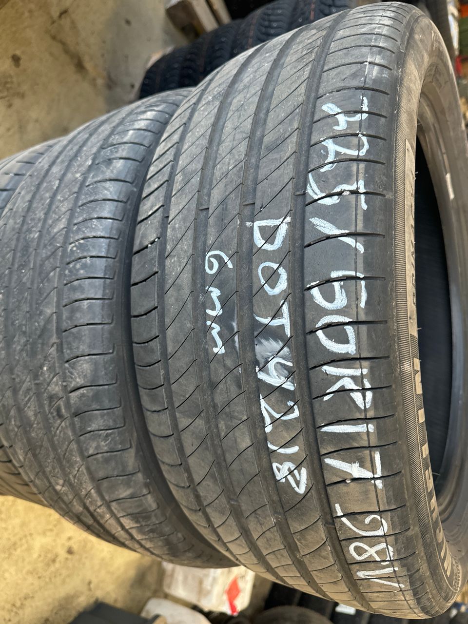 Hyvässä kunnossa 2kpl Michelin.225//50R17 98V