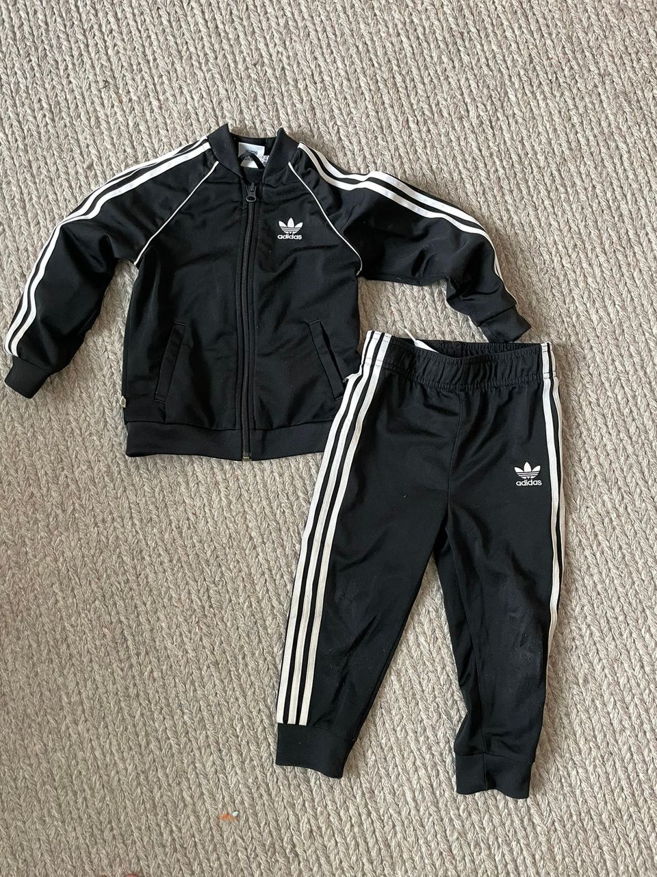 Adidas verkkapuku, 98