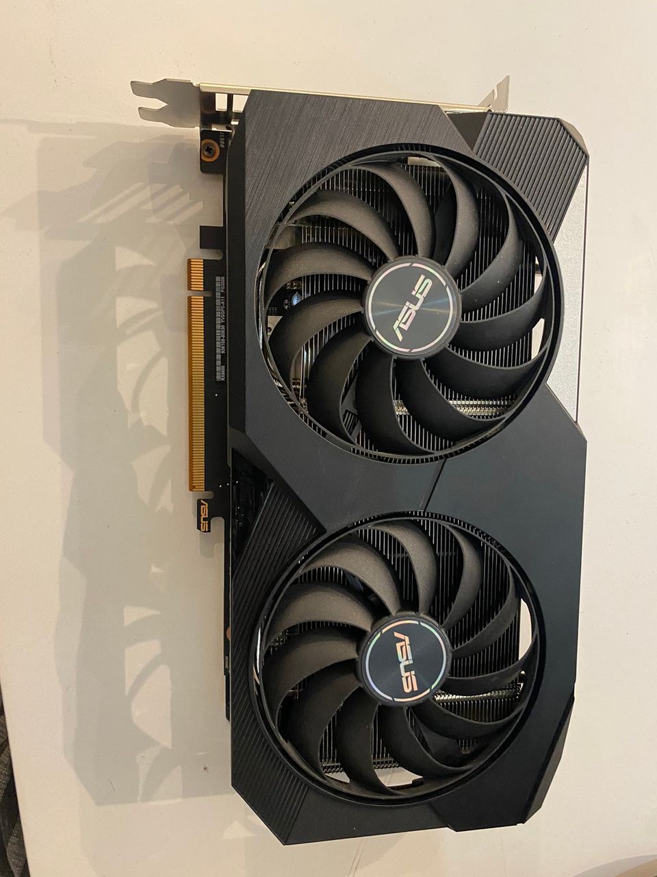 Asus dual radeon RX 6600 näytön ohjain