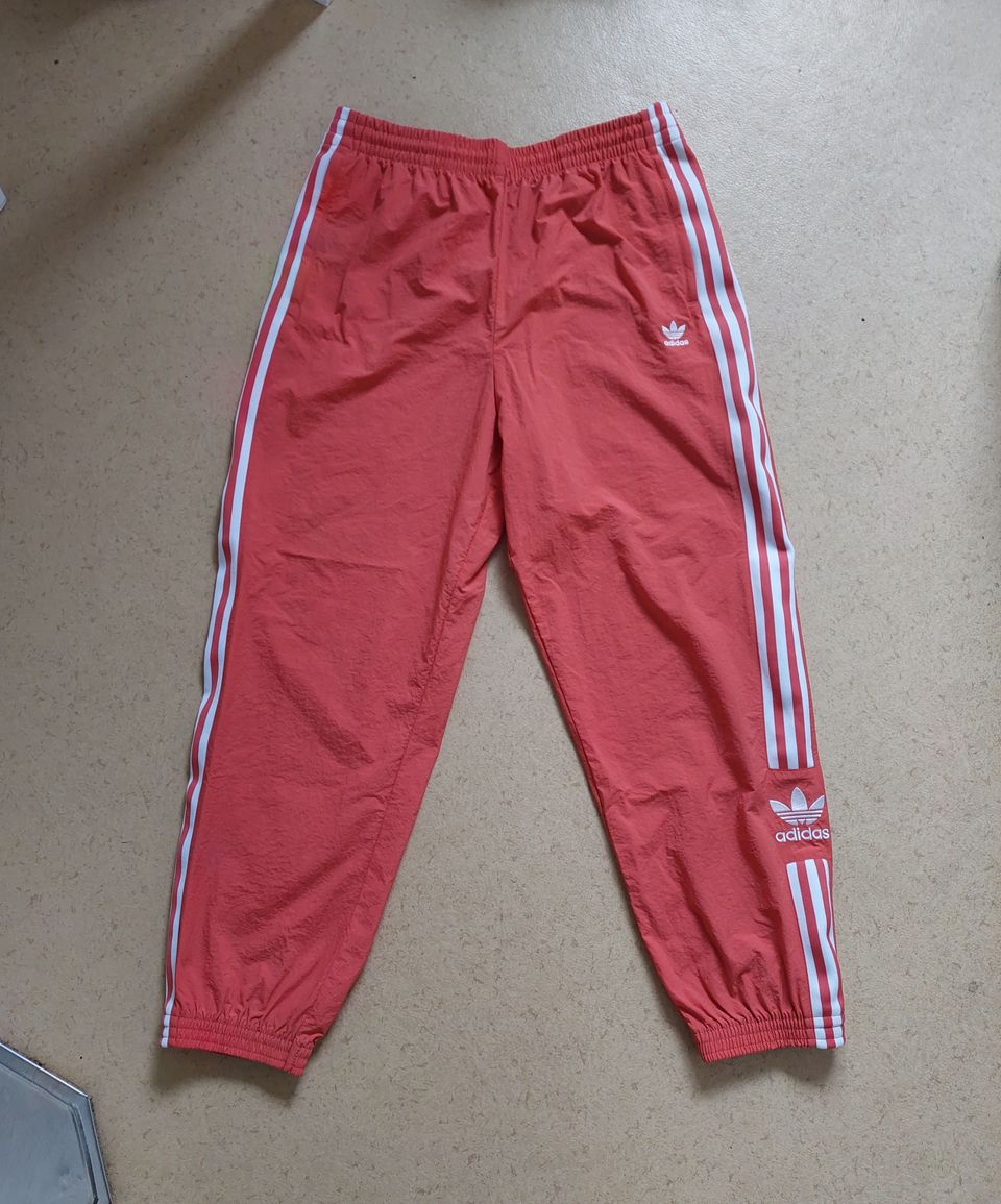 Adidas tuulihousut