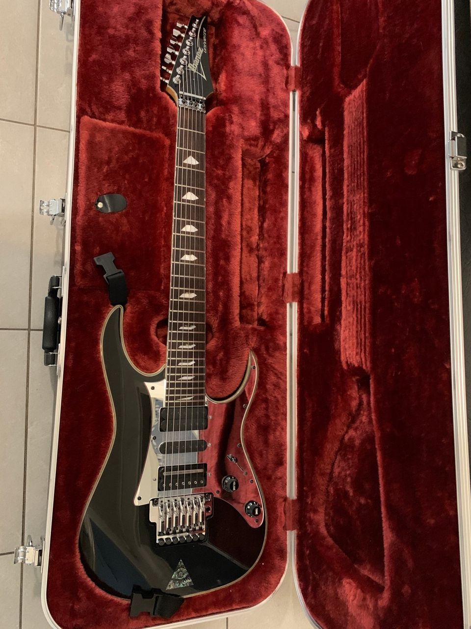 Ibanez  Universe