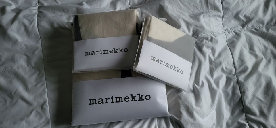 Marimekko kivet tuplapussilakana sekä tyynynpäälliset 2 kpl