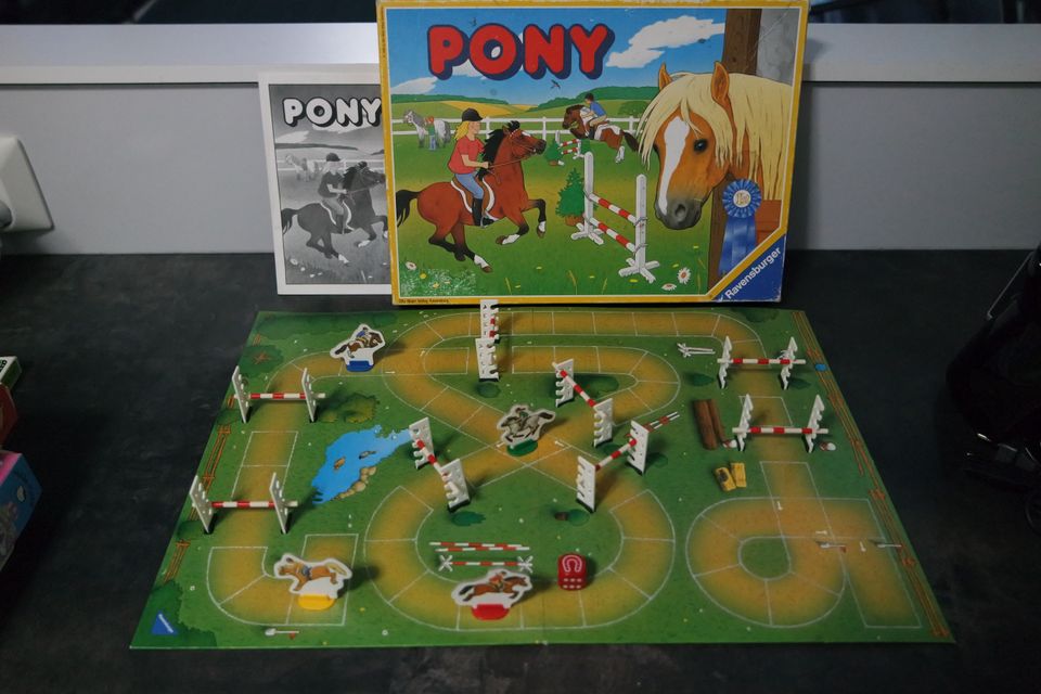 Pony ratsastusaiheinen lautapeli (Ravensburger 1990)