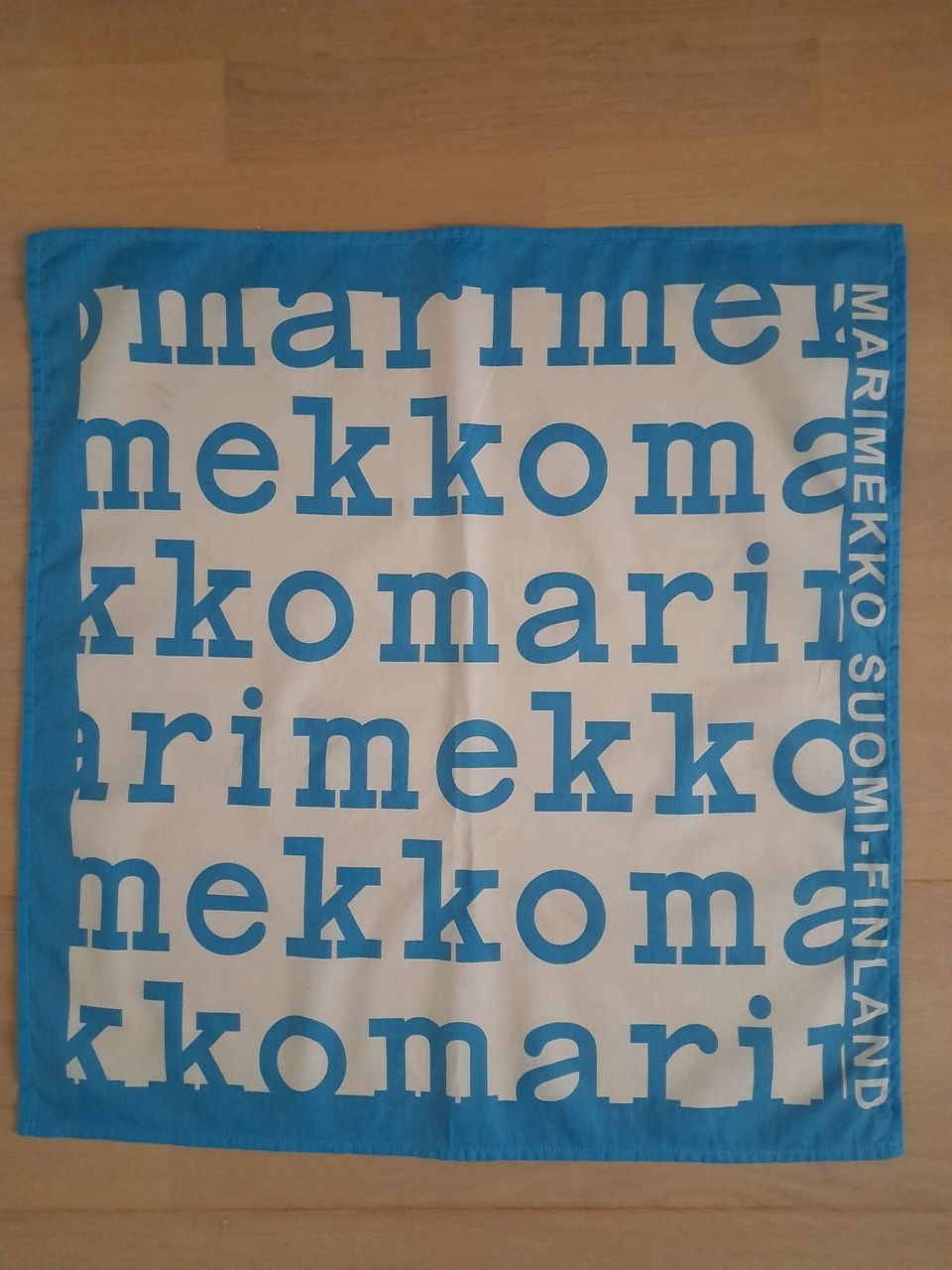 Uutta vastaava Marimekko huivi, huiviaihiosta ommeltu