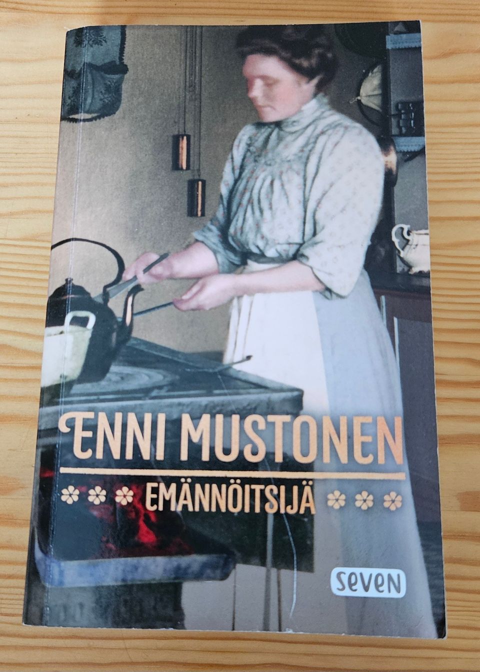 Emännöitsijä, Enni Mustonen