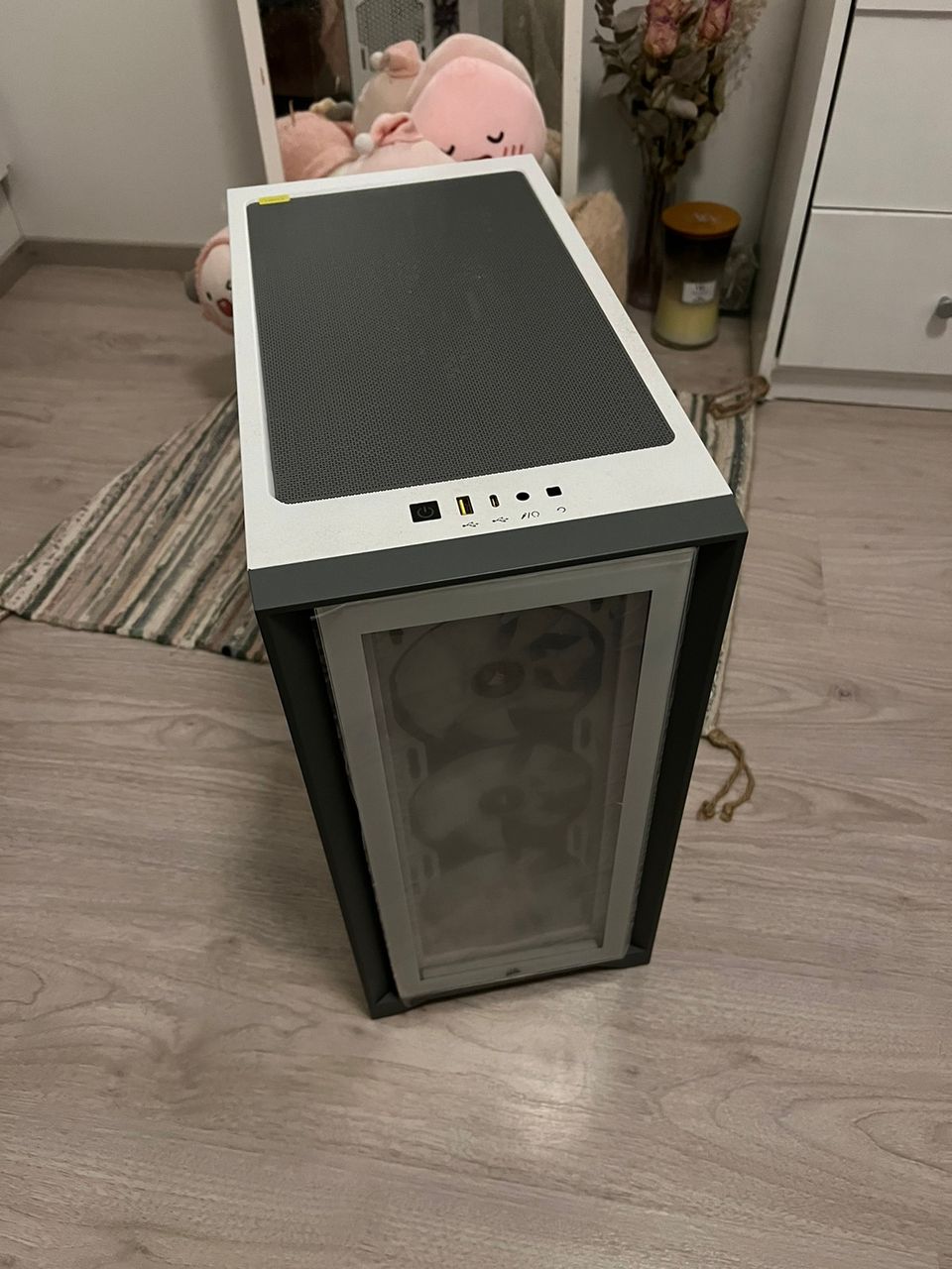 Crosair iCUE 4000X Mid Tower ATX-kotelo ikkunalla