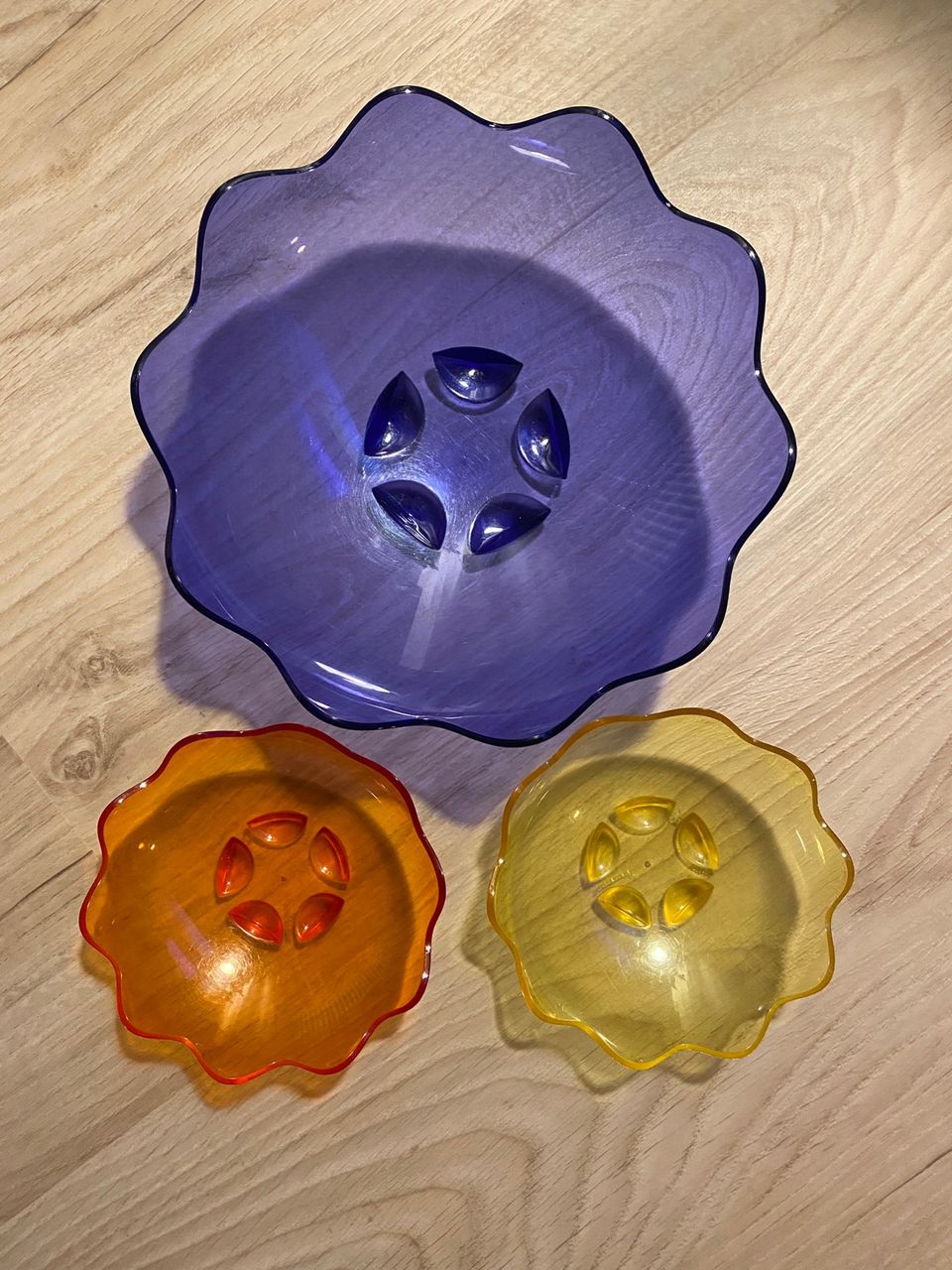 Tupperware tarjoilukulhot 3kpl ”taidemuovia”