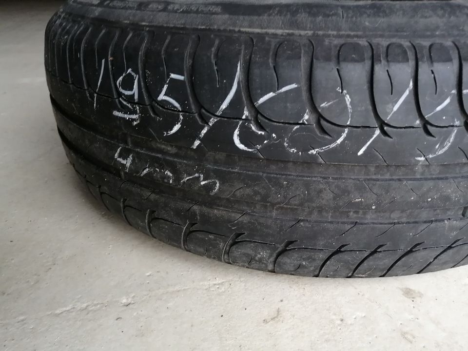 1kpl 195/60R15 kesärengas sis työt