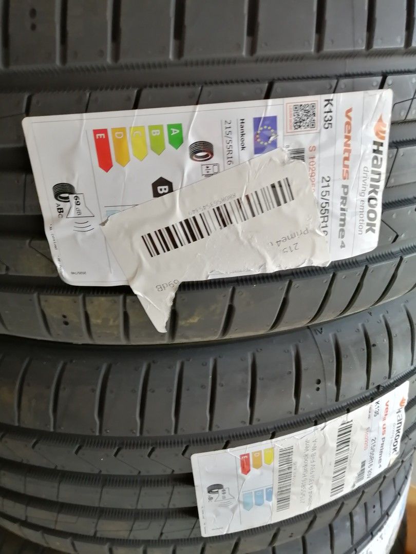 Uudet 215/55R16 Hankook kesärenkaat alle asennettuna