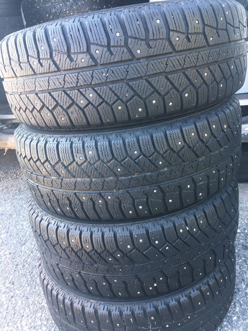 195/60R15 4Kpl NastaRenkaat