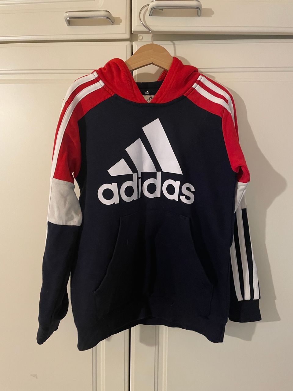 Adidas huppari 128