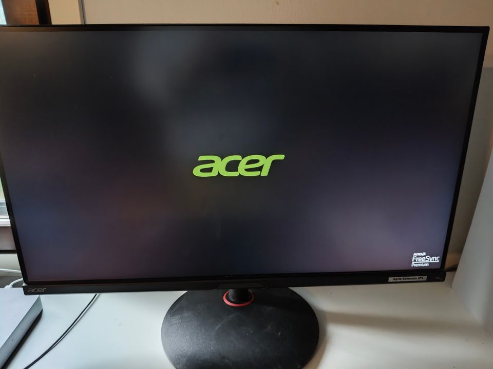 Myydään Acer nitro xv282k pelinäyttö