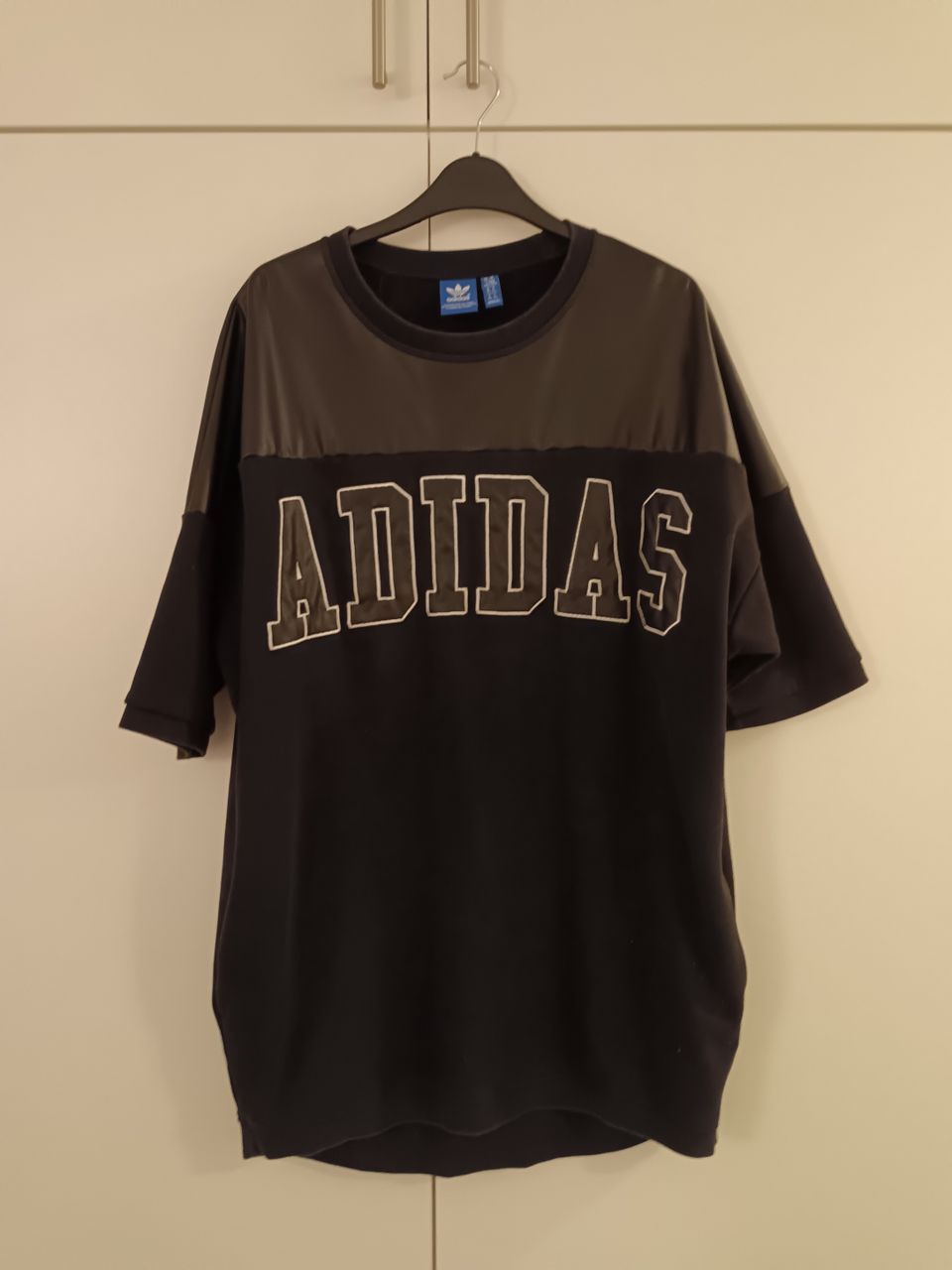 Adidas paita