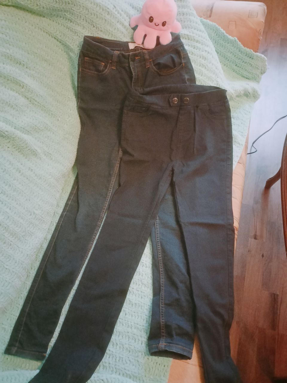 skinny jeans and skinny pants, 2 pairs