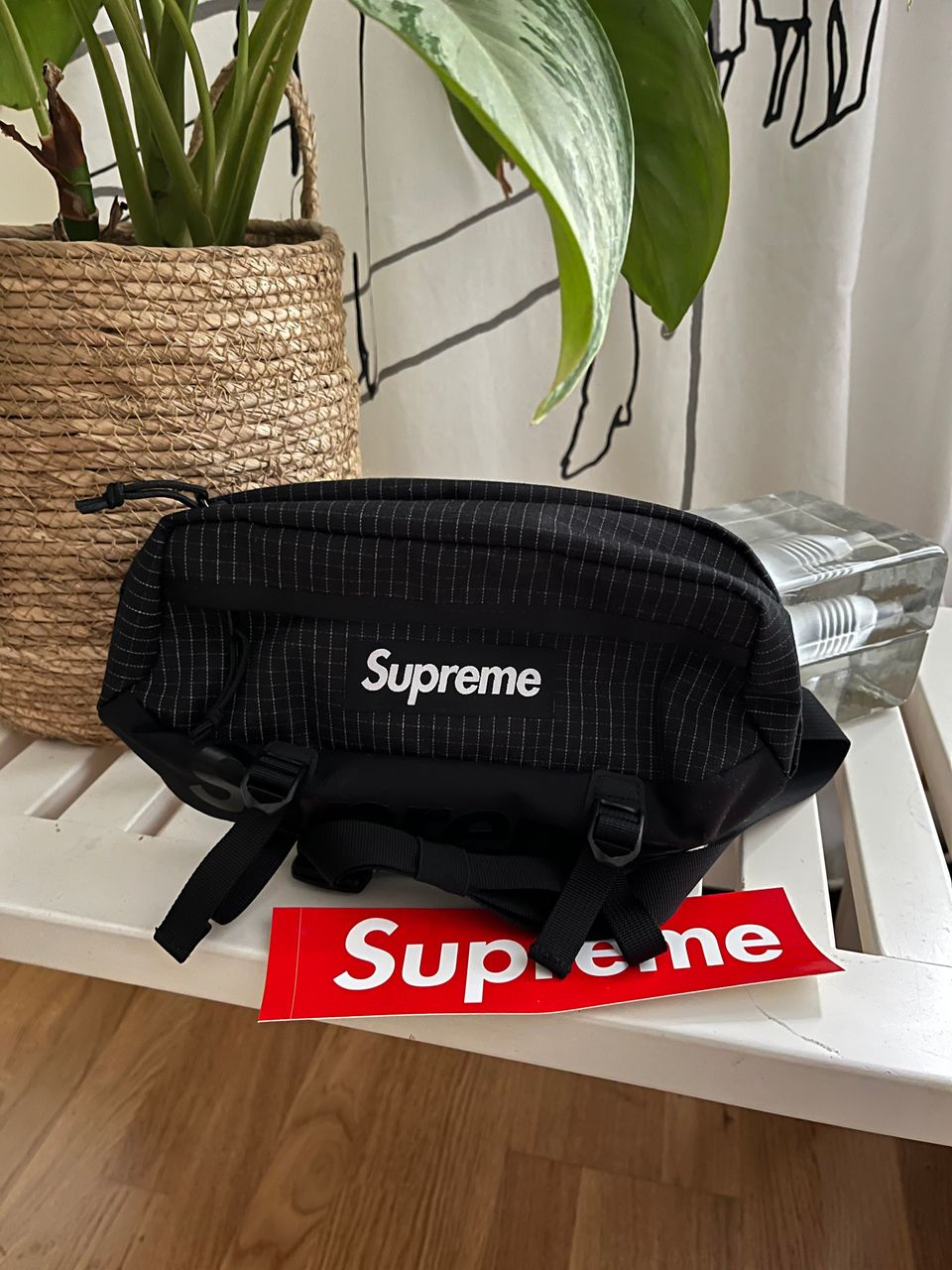 Supreme laukku