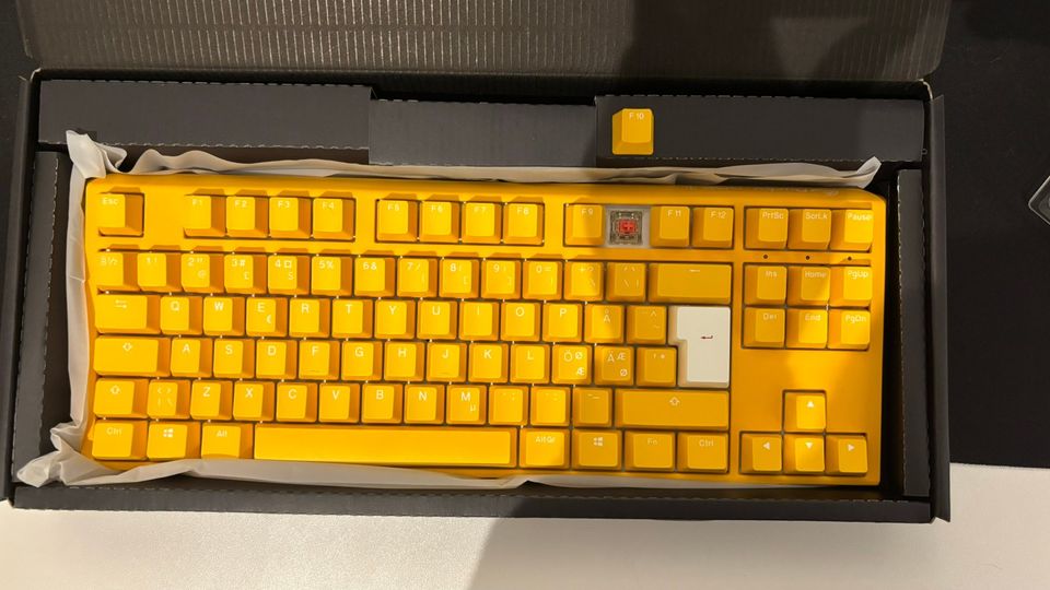 Täysin uusi Ducky one 3 TKL, Cherry MX Red