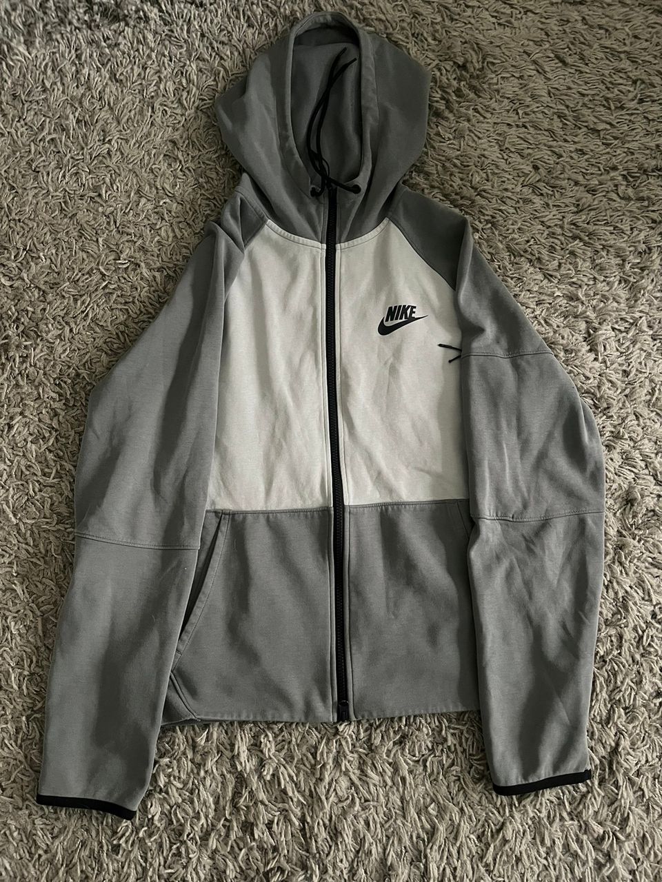 Nike Tech Fleece huppari