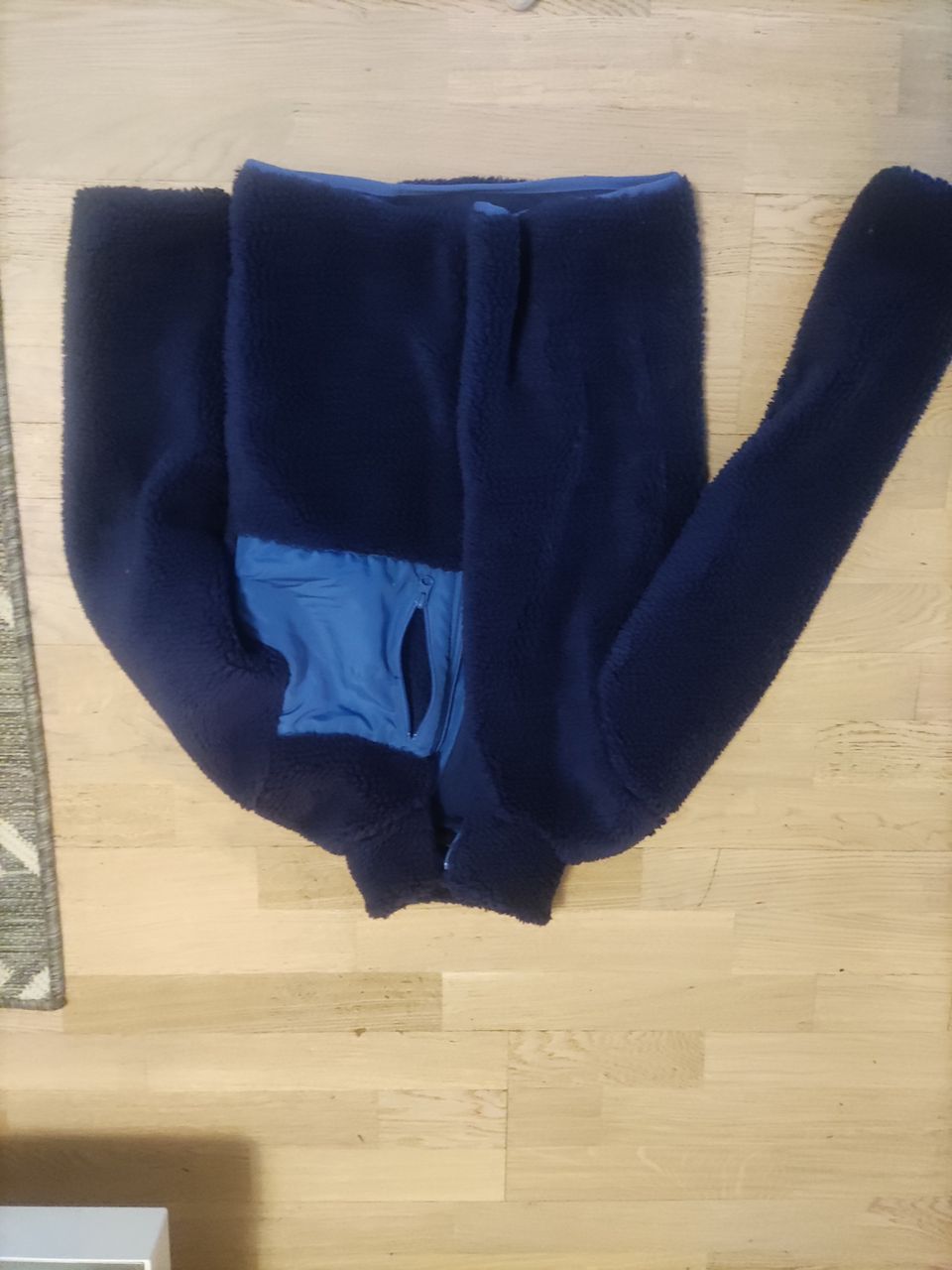 Lidlistä ostettu fleece takki.