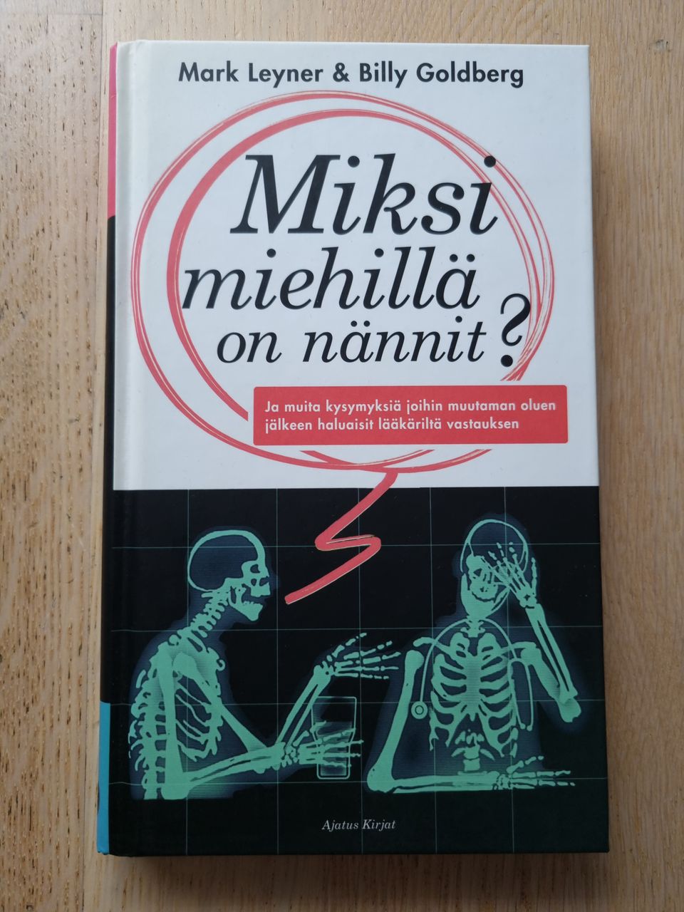 Miksi miehillä on nännit? -kirja