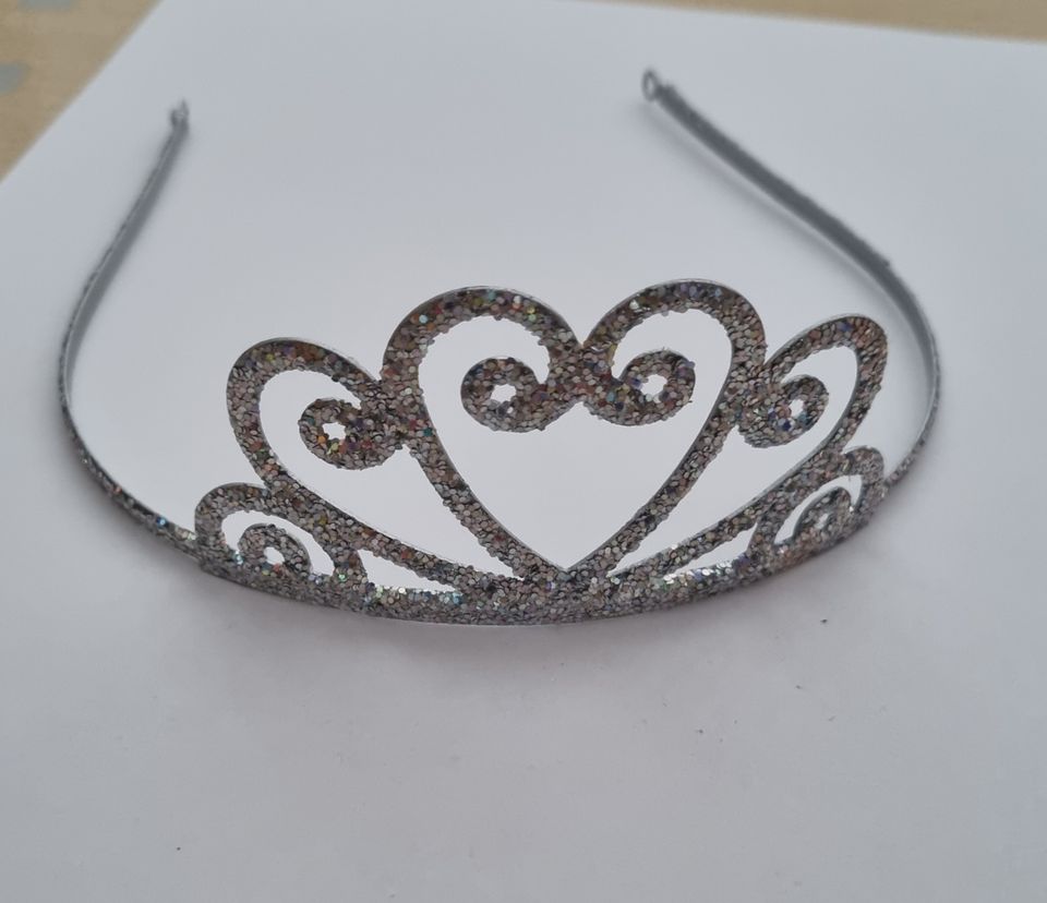 Metallinen tiara