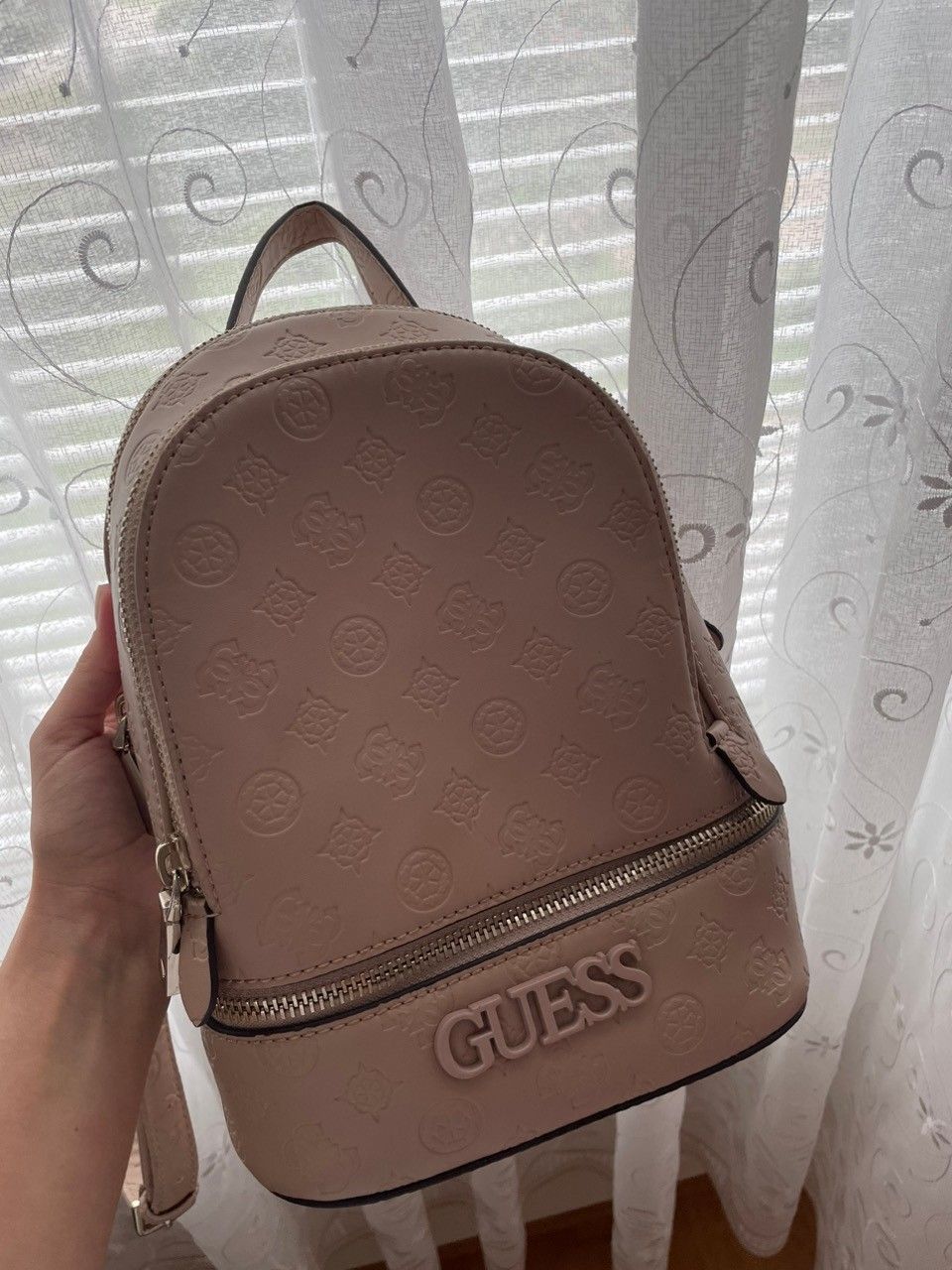 Guess reppu