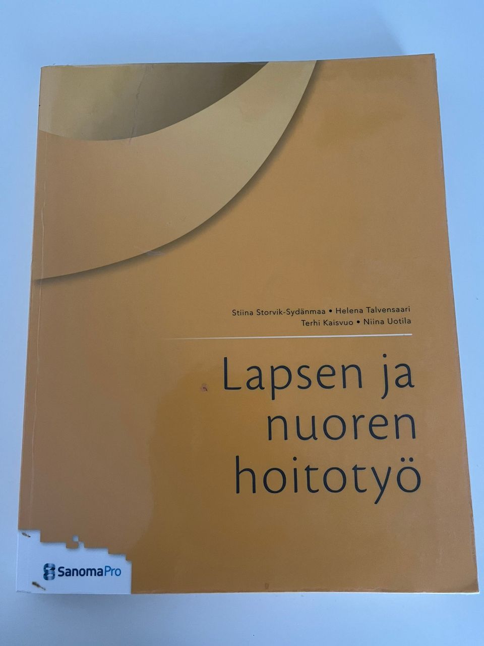 Lapsen ja nuoren hoitotyö- oppikirja