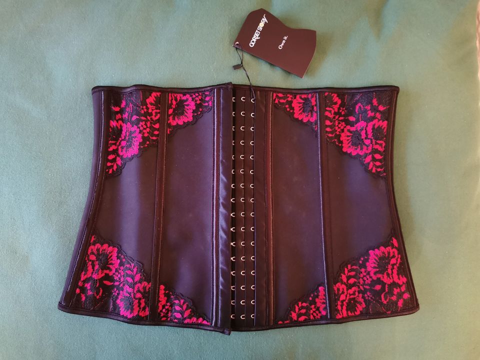 Uusi Corset Story korsetti koko M / L