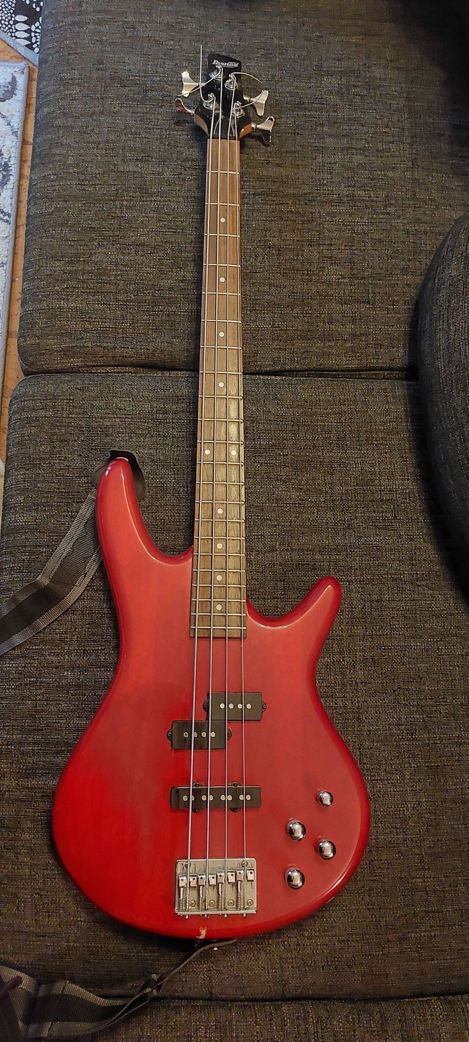 Ibanez GSR200 GIO Bass, Trans Red