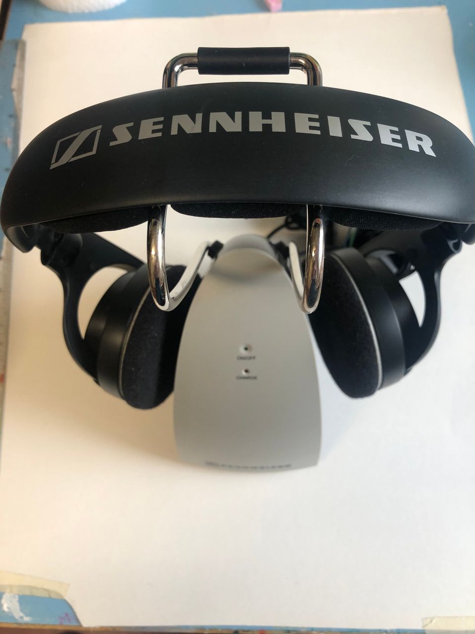 SENNHEISER LANGATTOMAT KUULOKKEET.