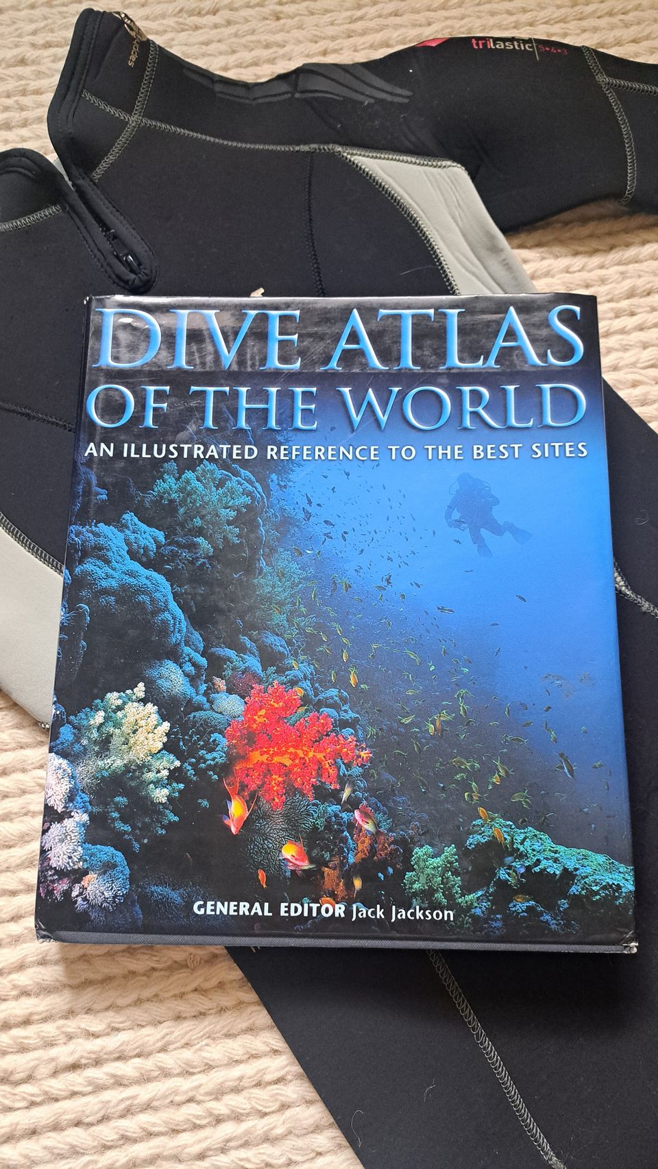 Dive Atlas of the world kirja - english