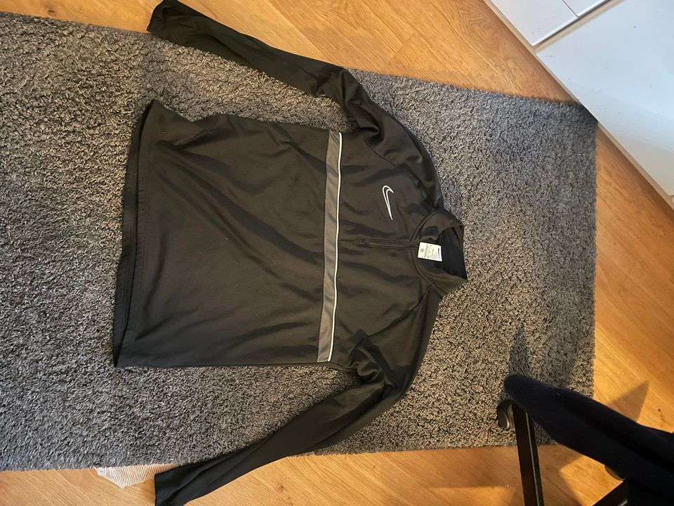 Nike dri fit yläosa M