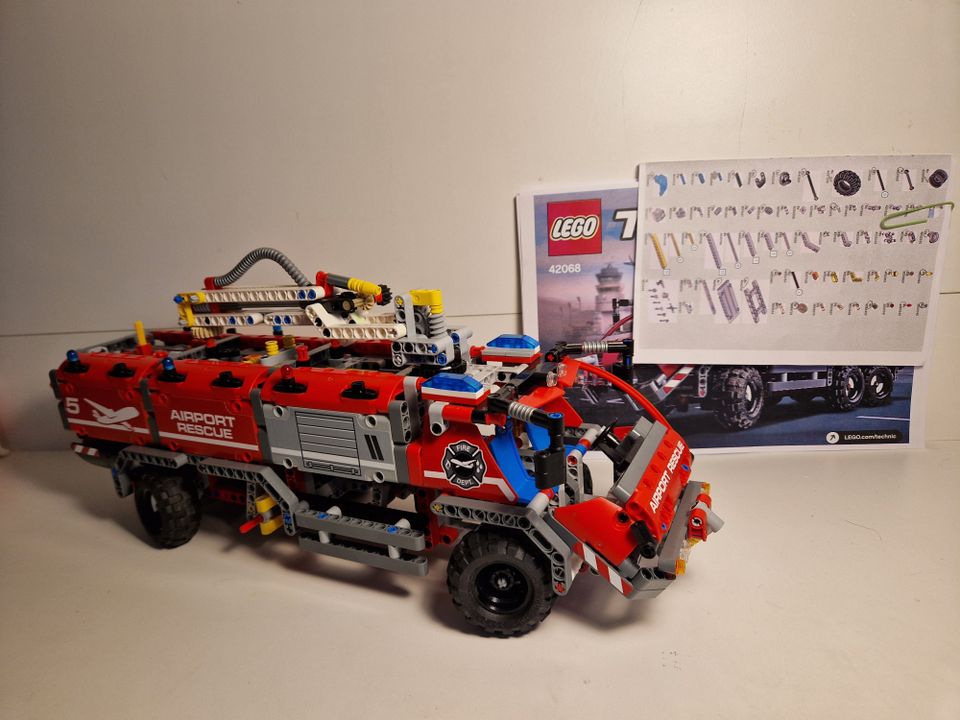 Lego Technic 42068: Airport Rescue