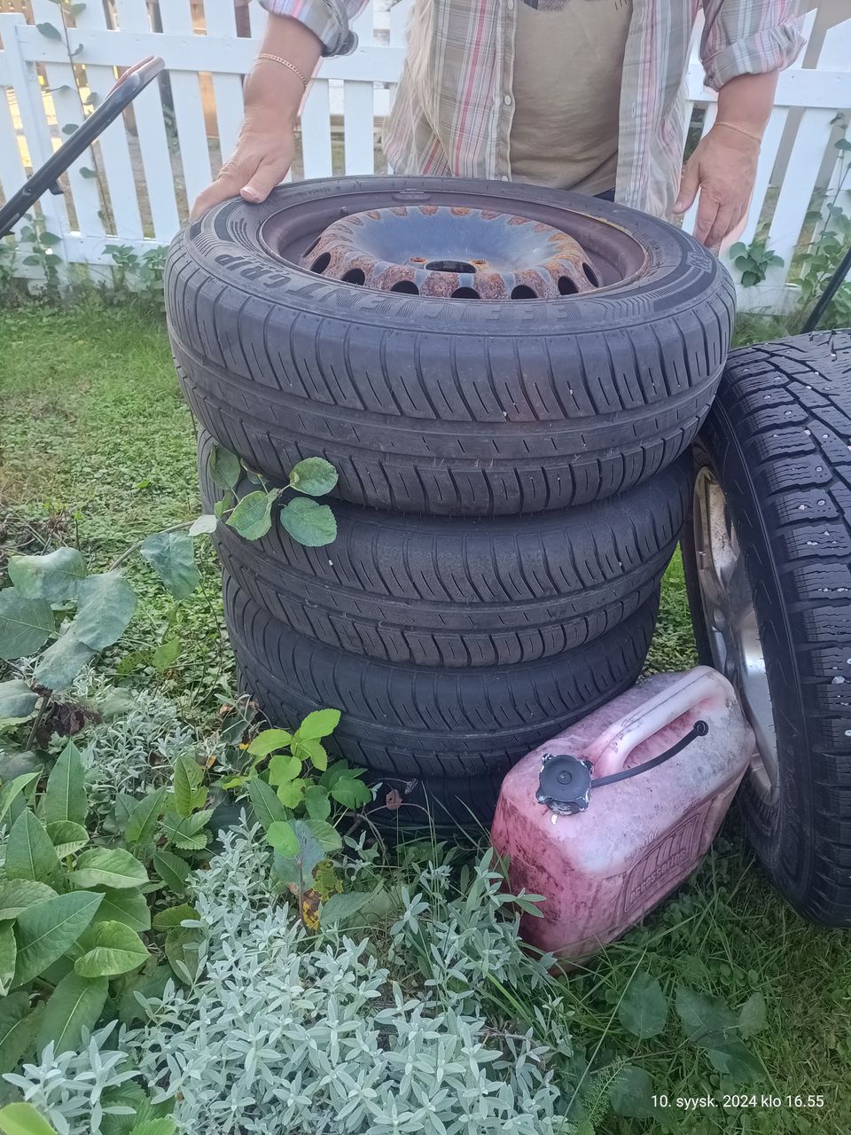 Kesärenkaat peltivanteilla 185/65 R15