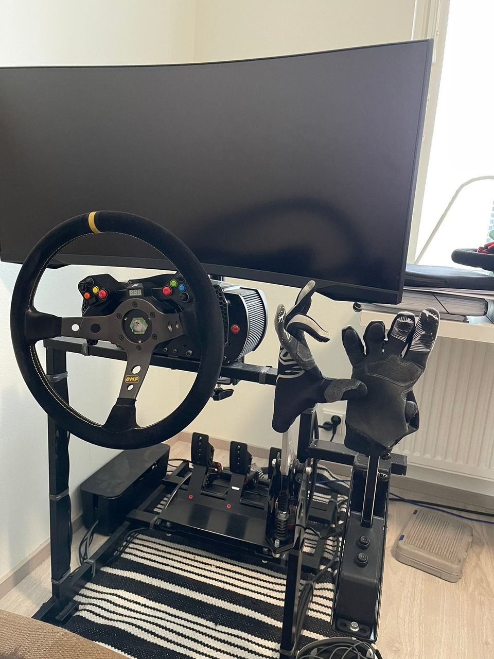 Kuvan simukamat myynnissä (fanatec/moza) EI BASE JA RATTI