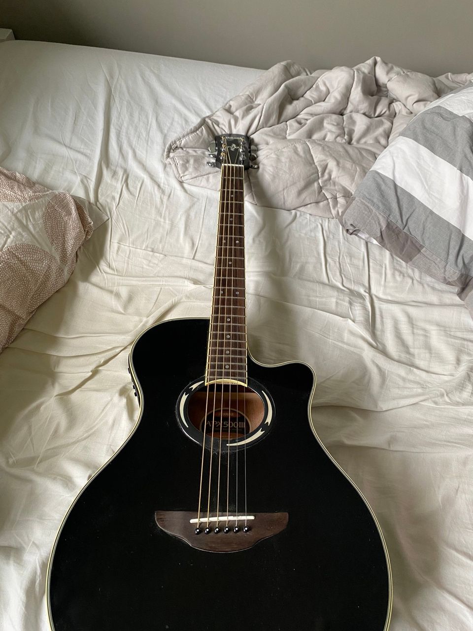 Yamaha APX500III guitar