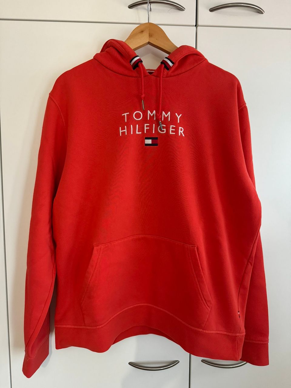 Tommy Hilfiger huppari