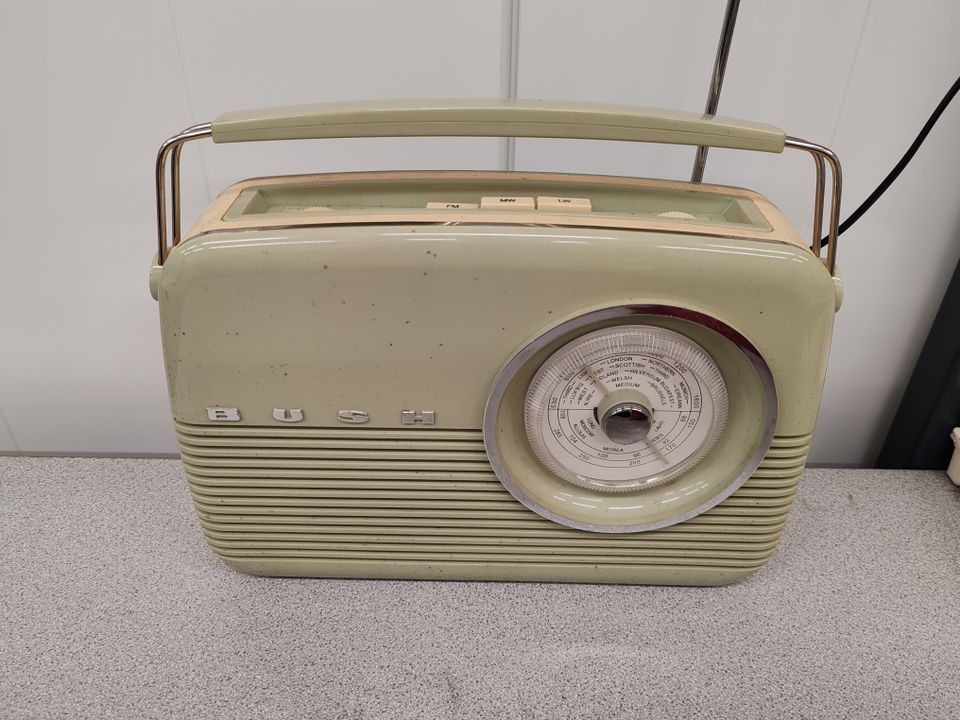 Bush TR82/A radio