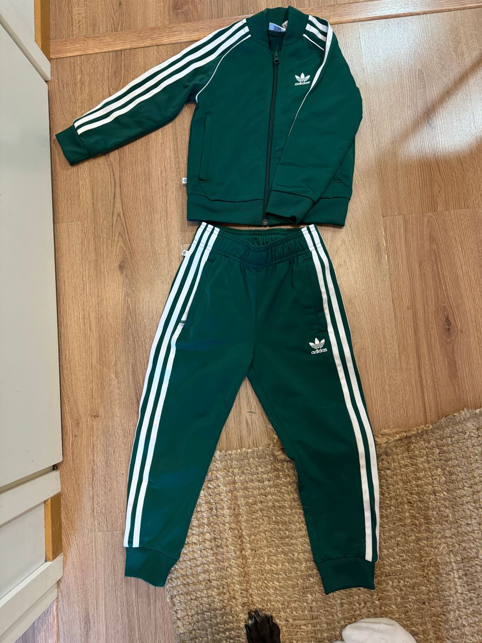 Adidas verkkapuku